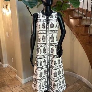 Elegant Black and White Sleeveless Dress